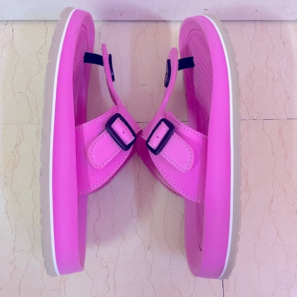 Pink colour rubber T strap flip flops with buckle closure by Gambol in size 41 - Picture 4 of 9